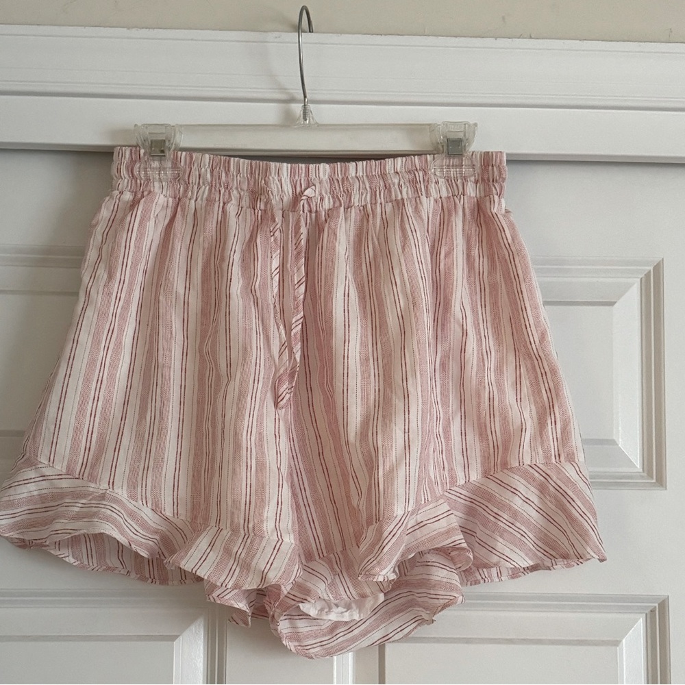 Pink Lily pull on shorts.